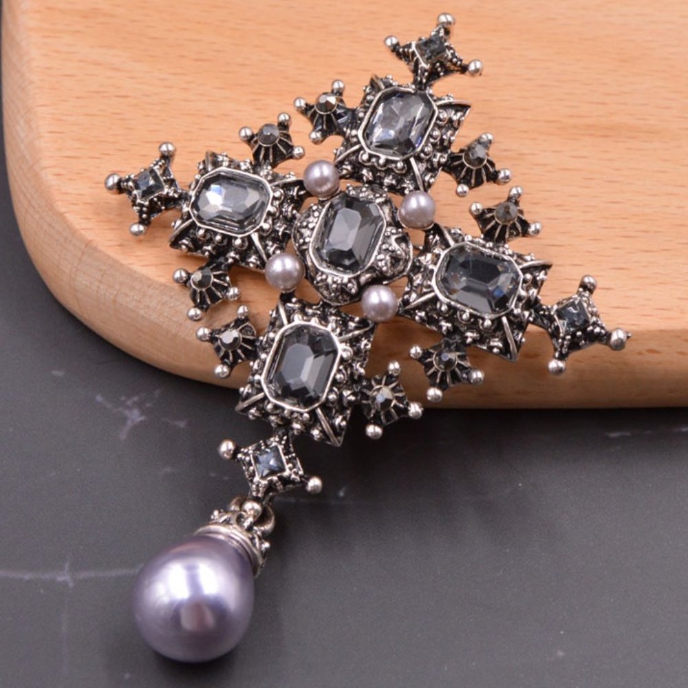 MALTESE CROSS Charcoal DIAMOND Silver Pearl Brooch